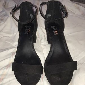 Women’s size 6 black block heel sandal